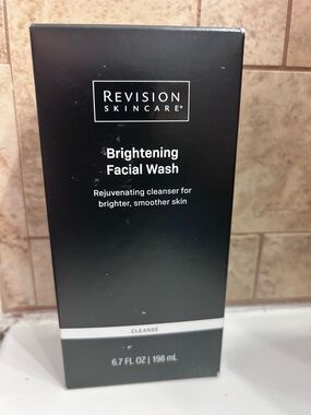 Brightening Facial Wash - Black